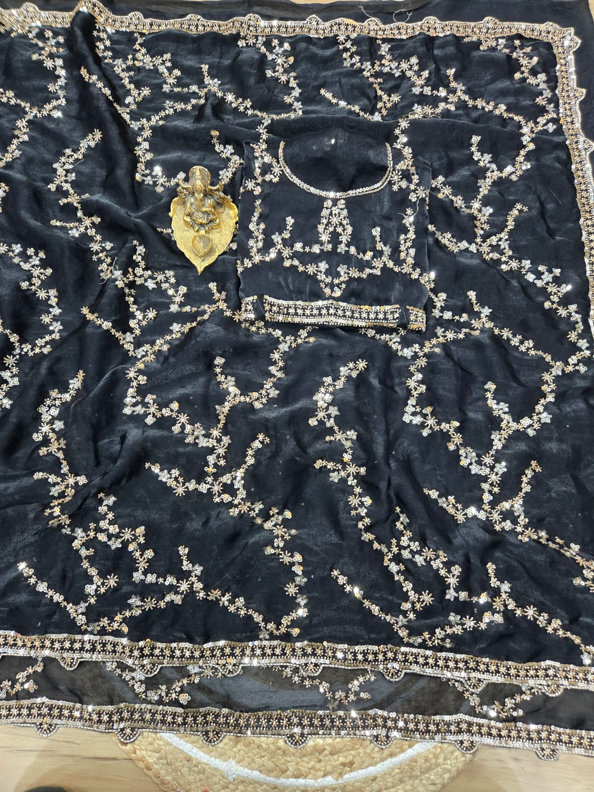 Presenting You the Luxurious And Glamorous Trending Hand Work Saree