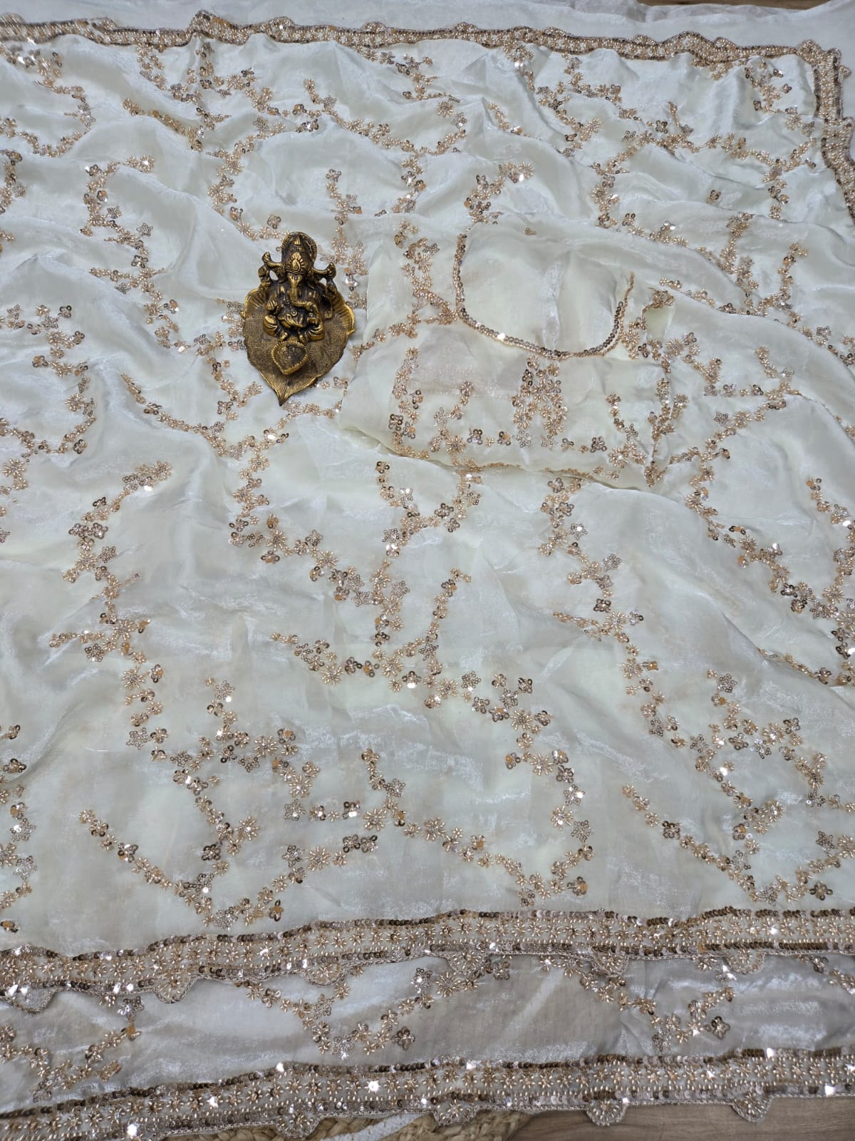 Presenting You the Luxurious And Glamorous Trending Hand Work Saree