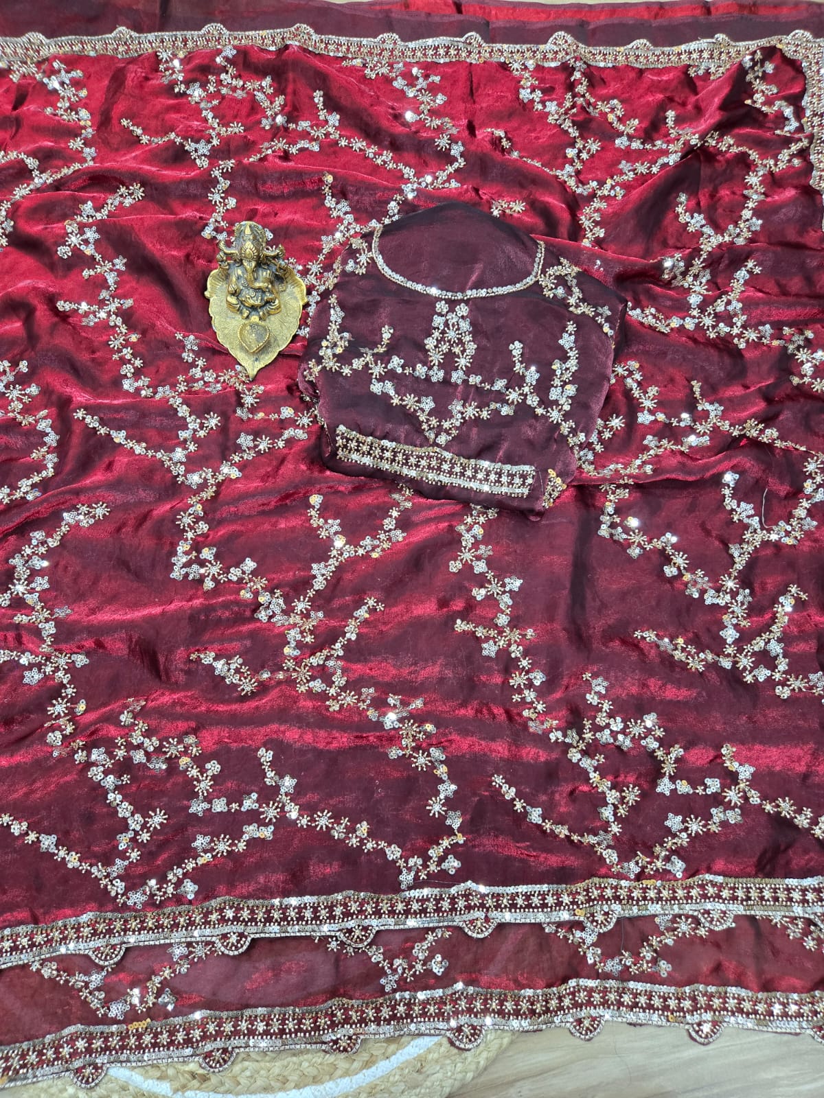 Presenting You the Luxurious And Glamorous Trending Hand Work Saree