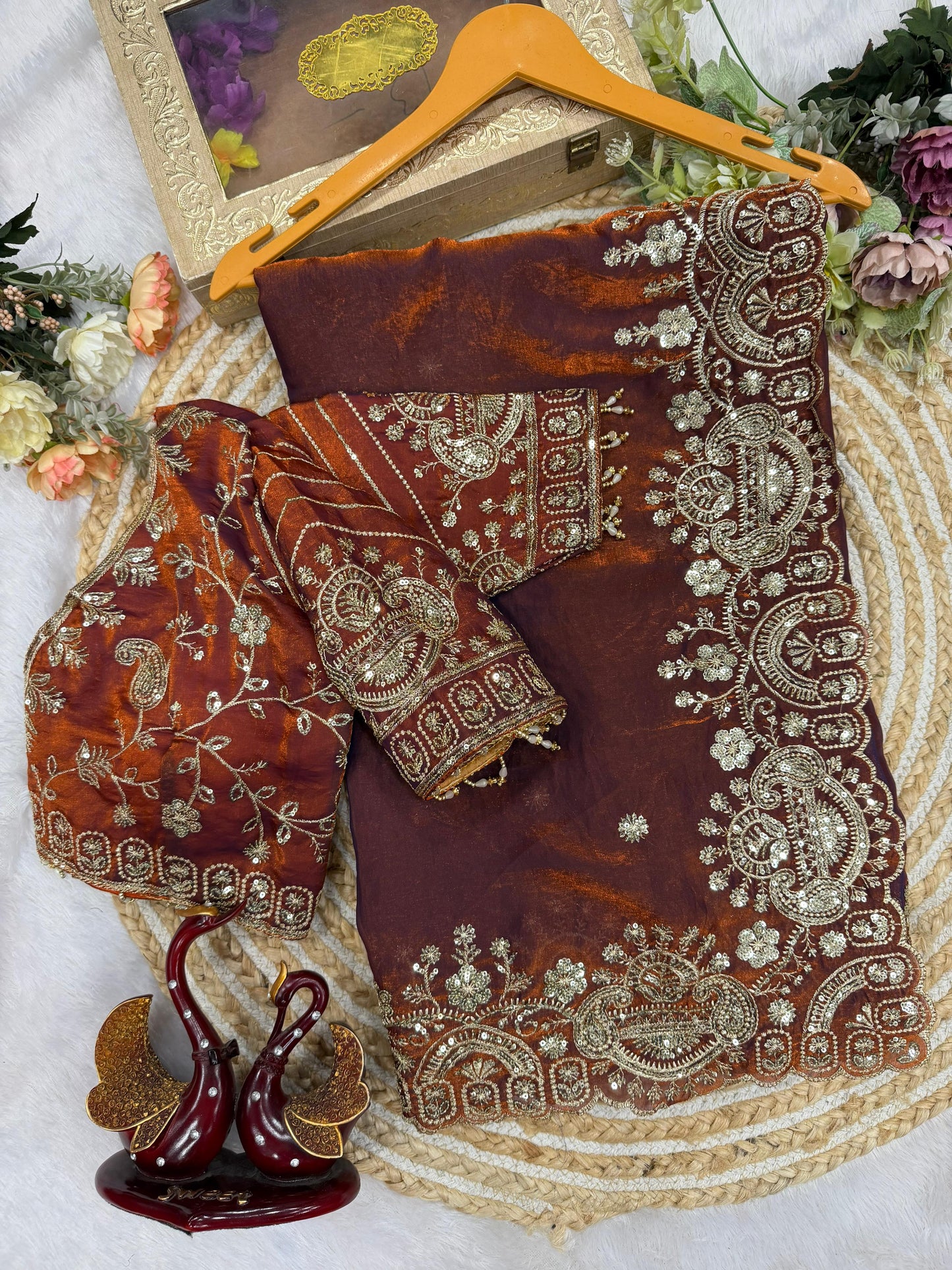 Elegant Soft Space Silk Saree with Two-Tone Finish