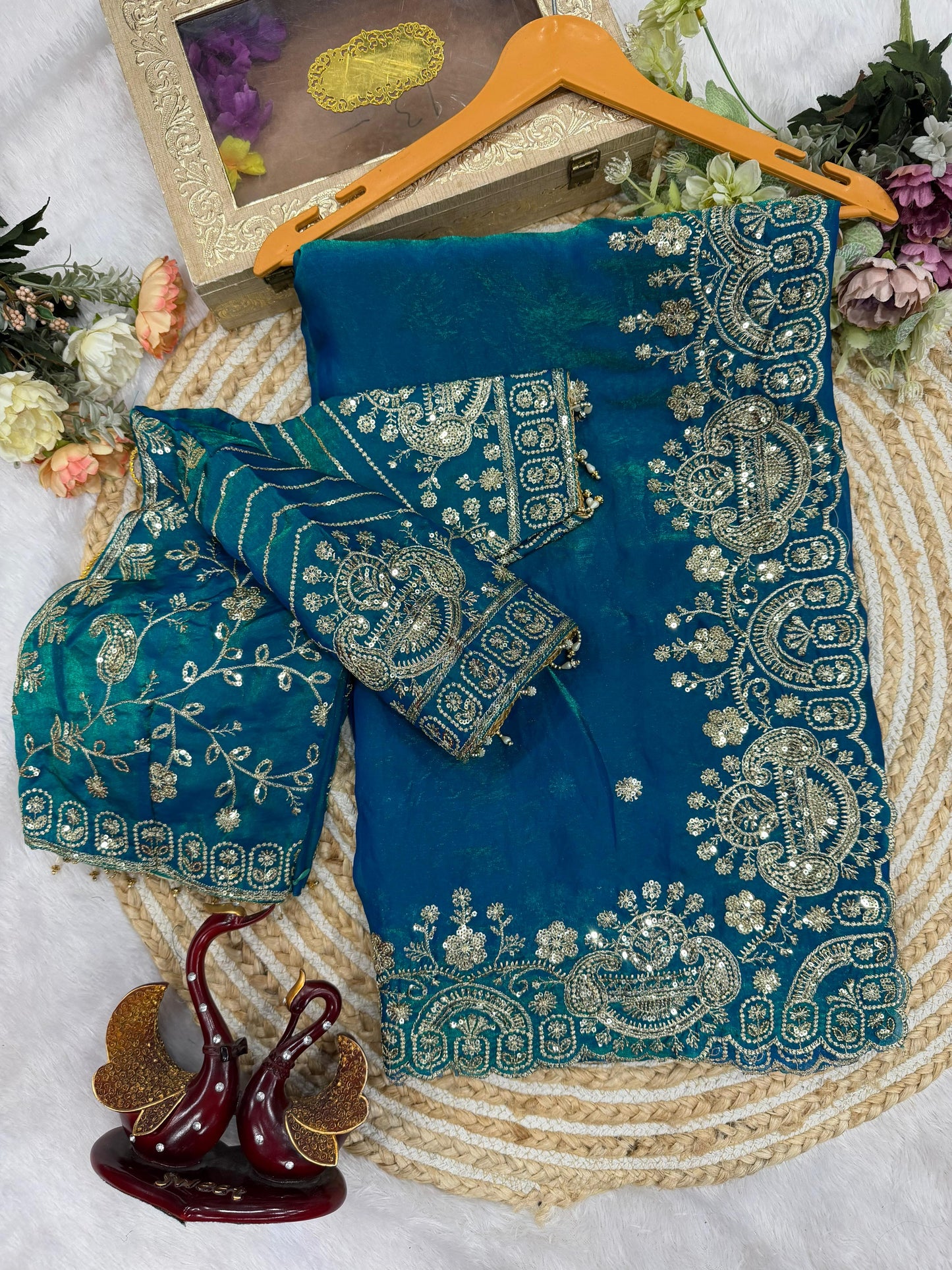 Elegant Soft Space Silk Saree with Two-Tone Finish